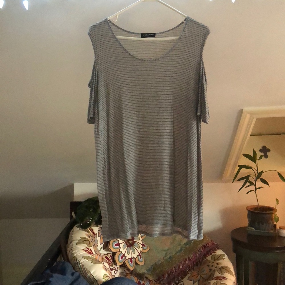 Gray tee